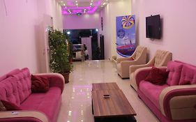 Weekend Hotel